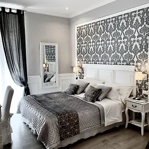 Charme & Chic Bed & Breakfast